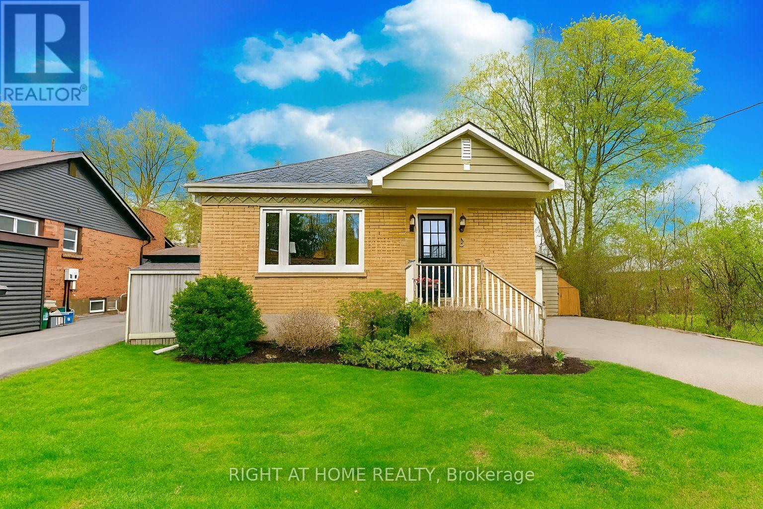 Upper - 5 Shannon Street, Barrie, Ontario  L4M 2K7 - Photo 12 - S12532900