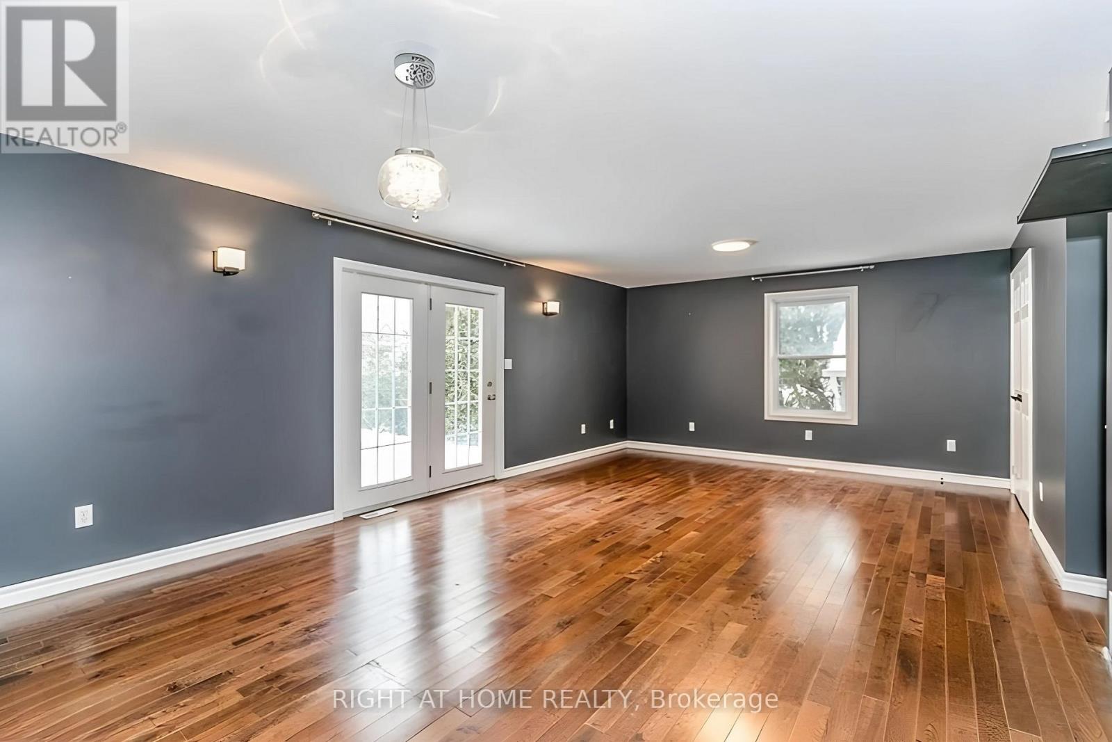 Upper - 5 Shannon Street, Barrie, Ontario  L4M 2K7 - Photo 6 - S12532900