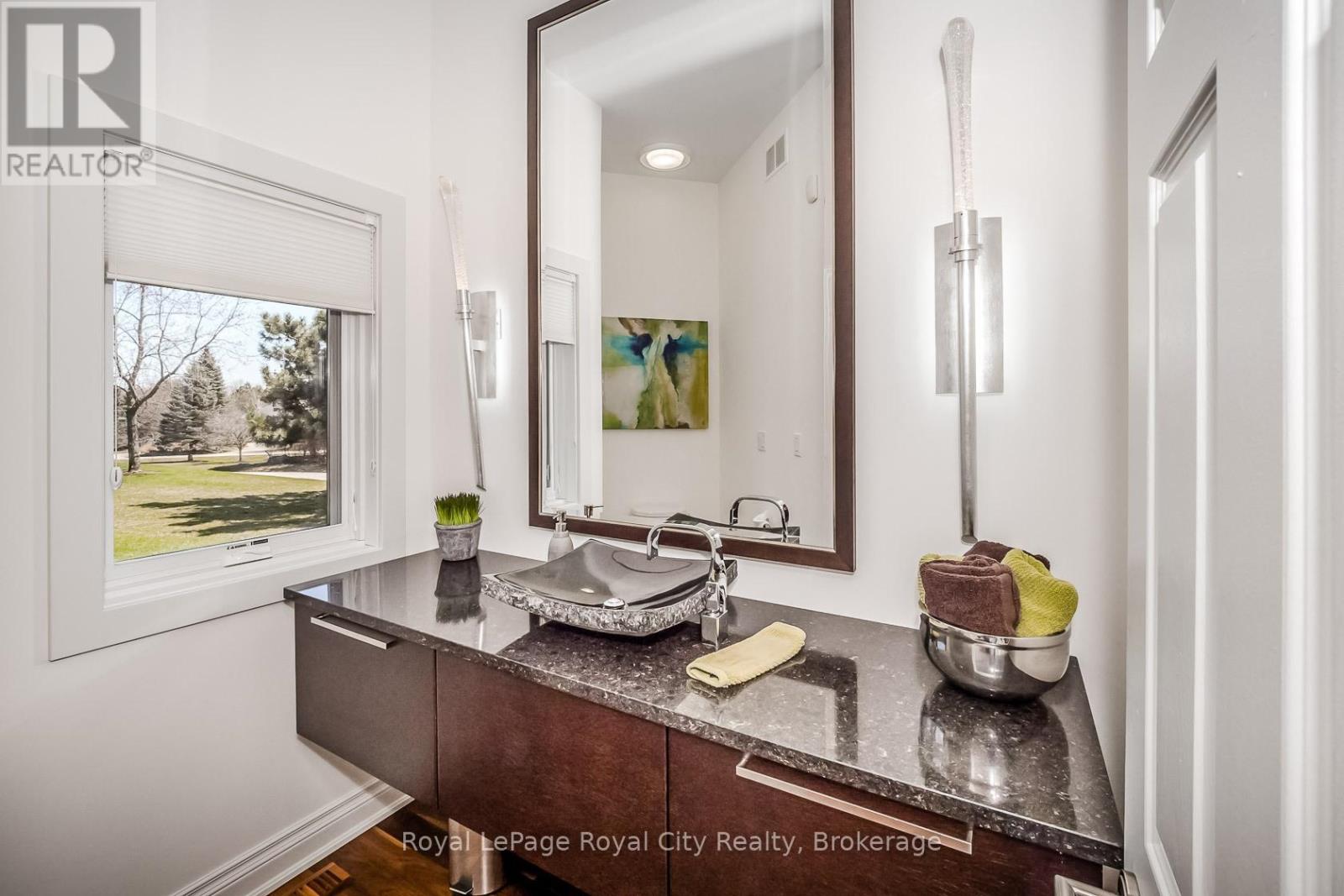 20 Fox Run Drive, Puslinch, Ontario  N0B 2J0 - Photo 16 - X12464474