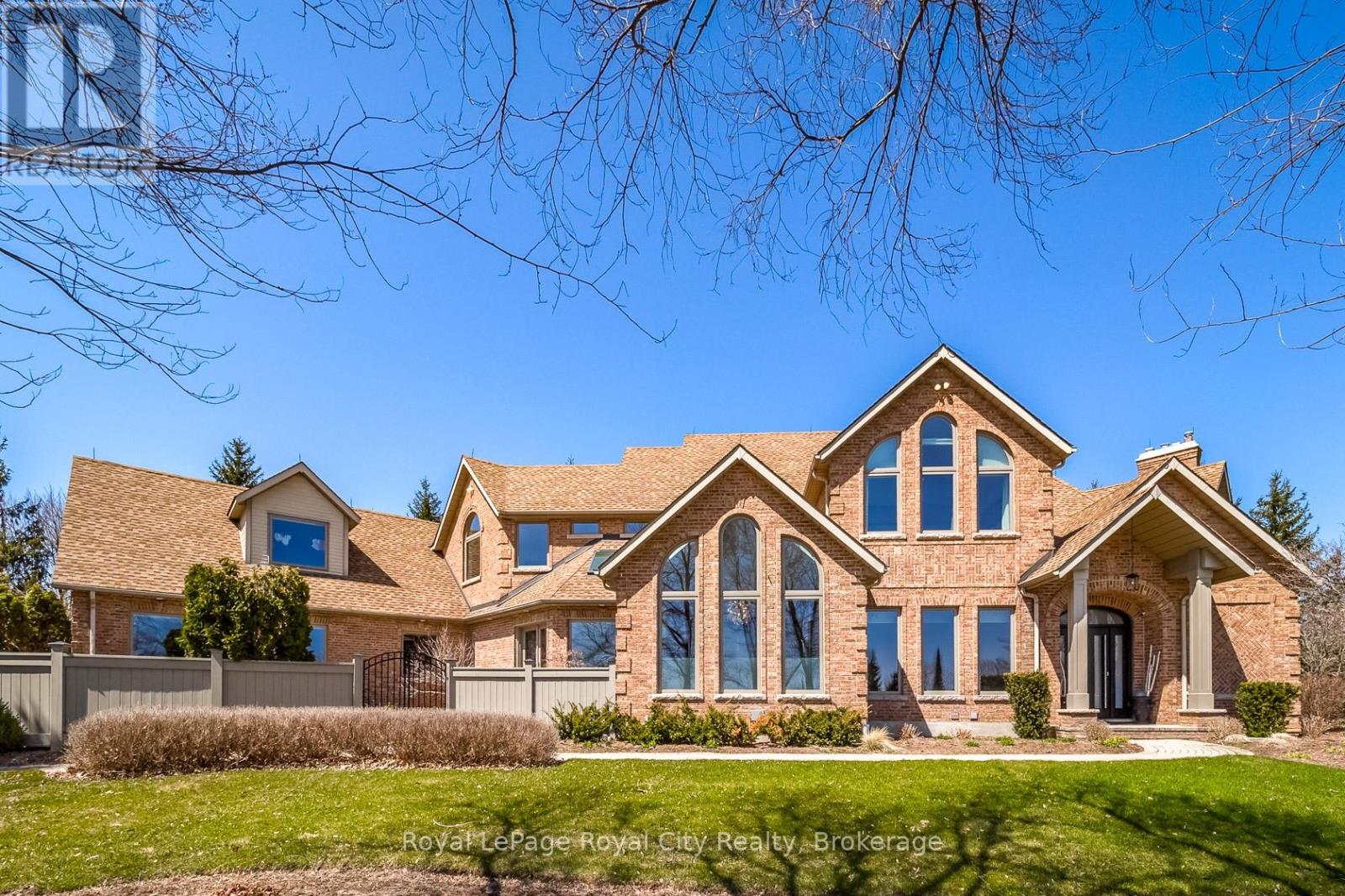 20 Fox Run Drive, Puslinch, Ontario  N0B 2J0 - Photo 2 - X12464474