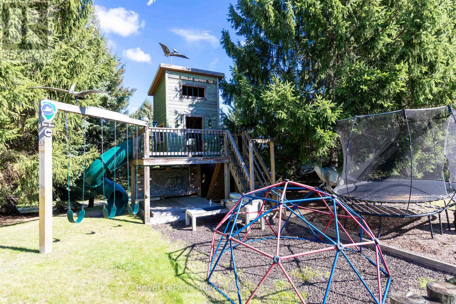 20 Fox Run Drive, Puslinch, Ontario  N0B 2J0 - Photo 3 - X12464474