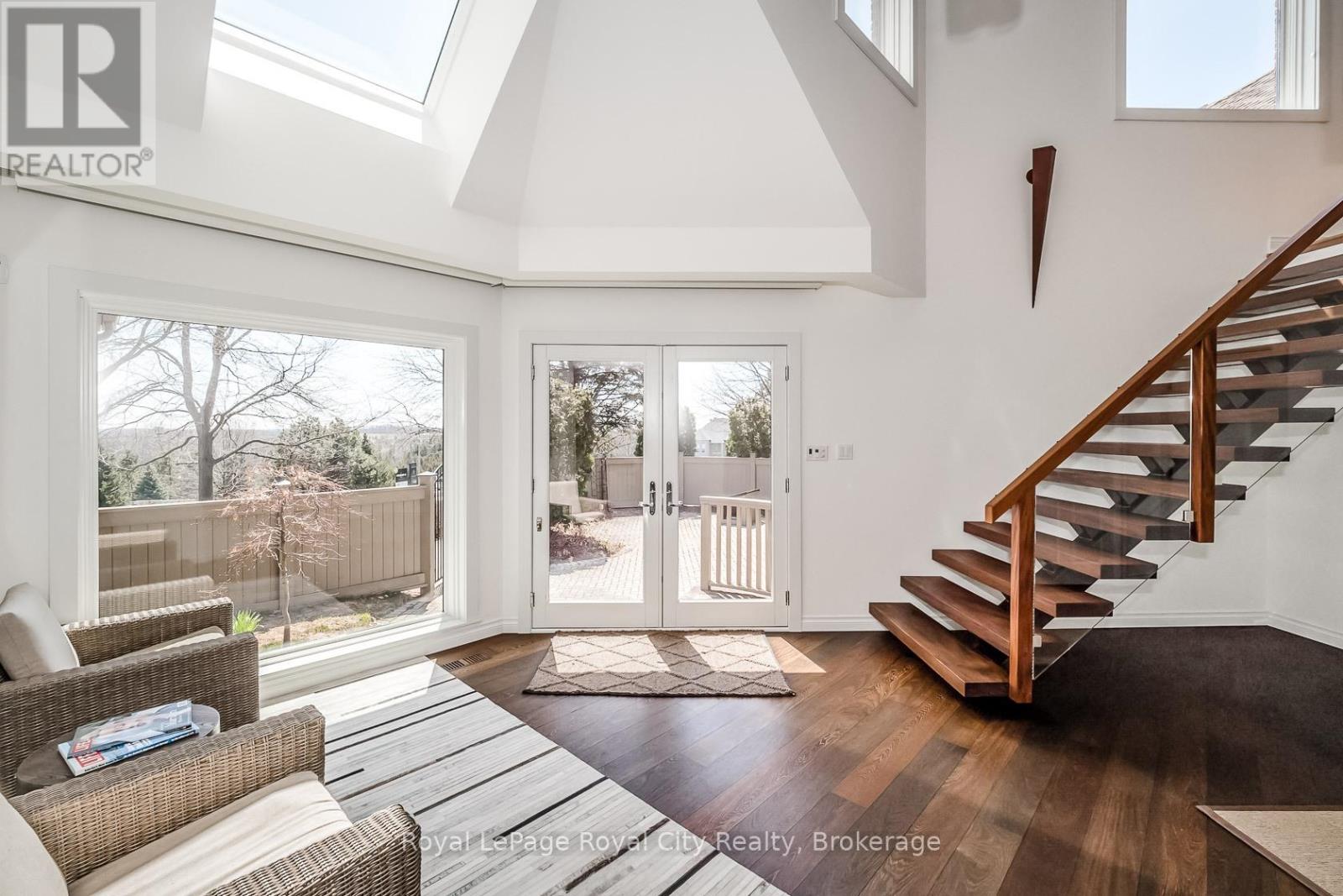 20 Fox Run Drive, Puslinch, Ontario  N0B 2J0 - Photo 17 - X12464474