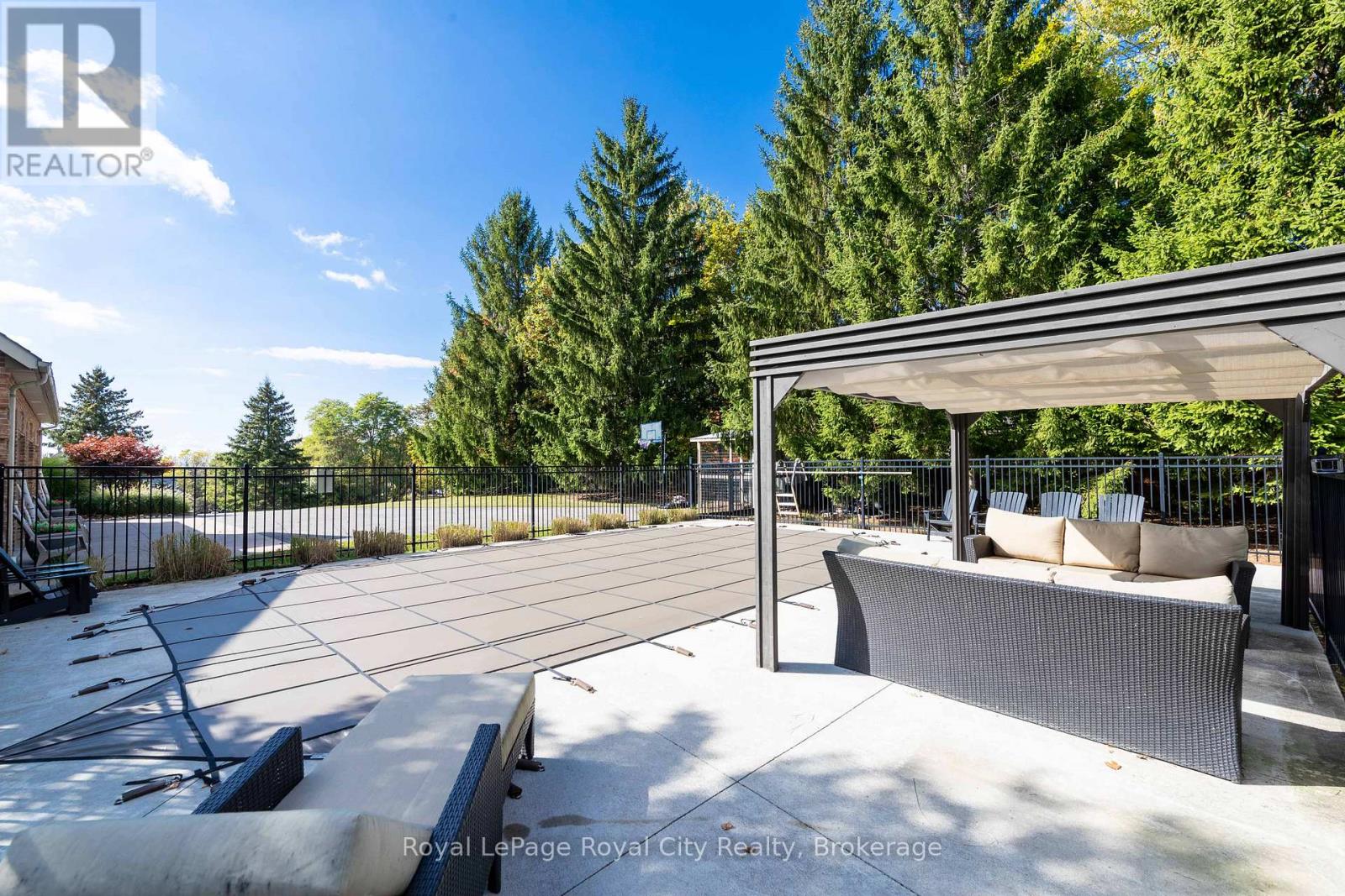 20 Fox Run Drive, Puslinch, Ontario  N0B 2J0 - Photo 5 - X12464474