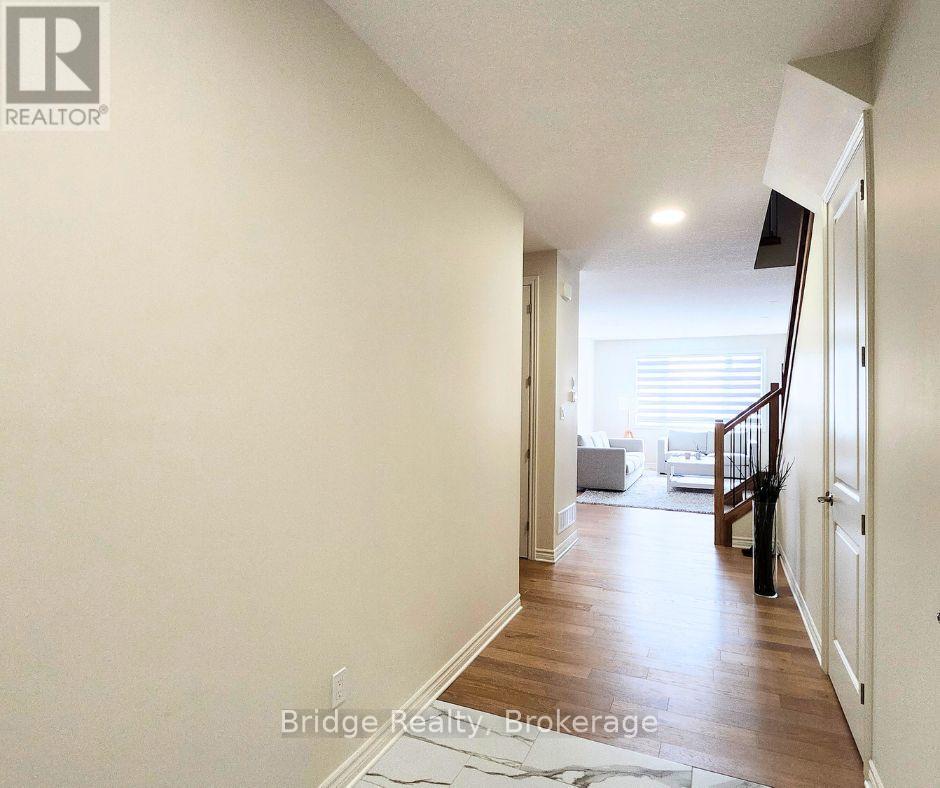 20 Welch Court, St. Thomas, Ontario N5R 0M2 - Photo 4 - X12533276