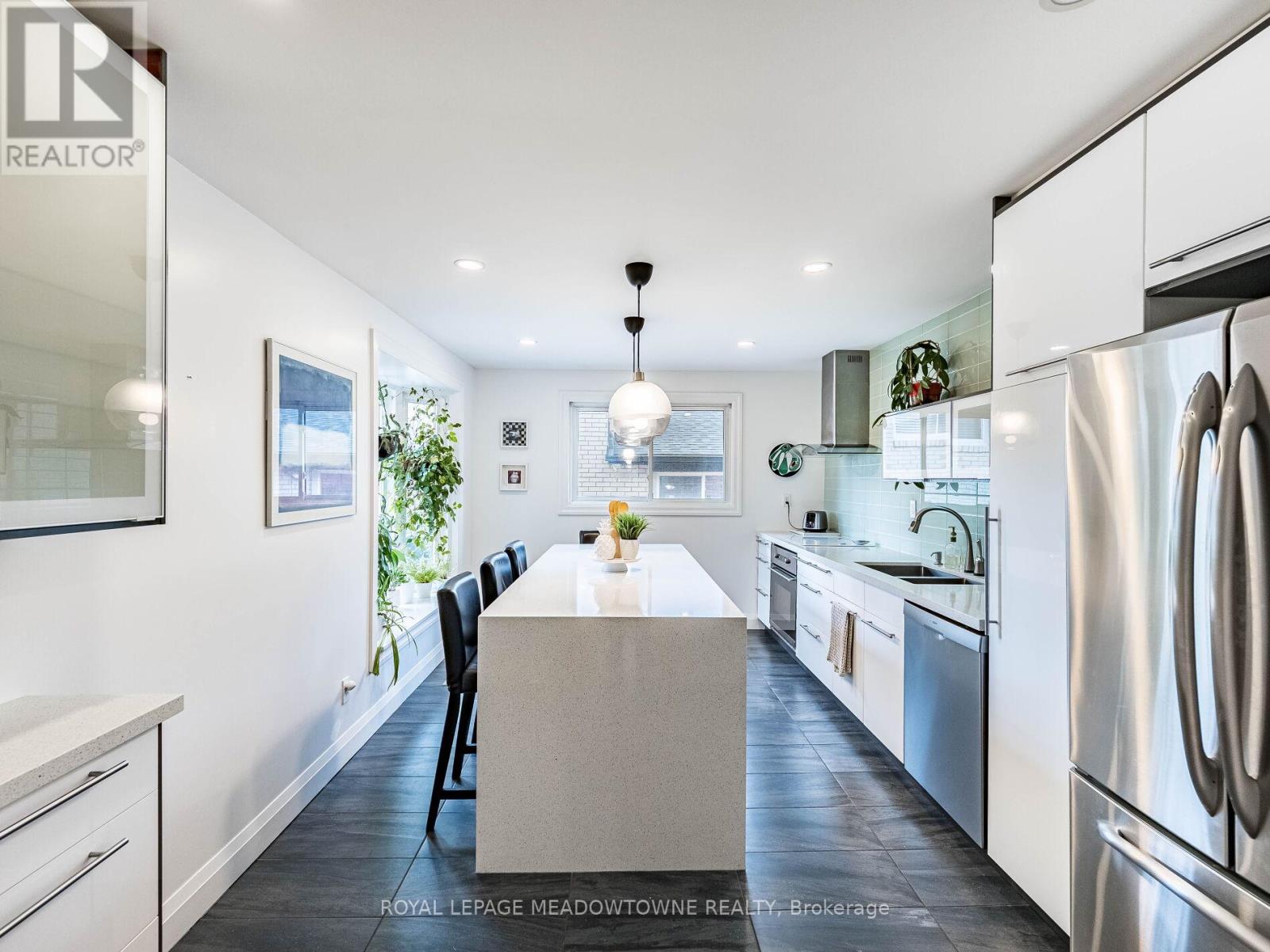 1266 Winding Trail, Mississauga, Ontario  L4Y 2T7 - Photo 12 - W12532906