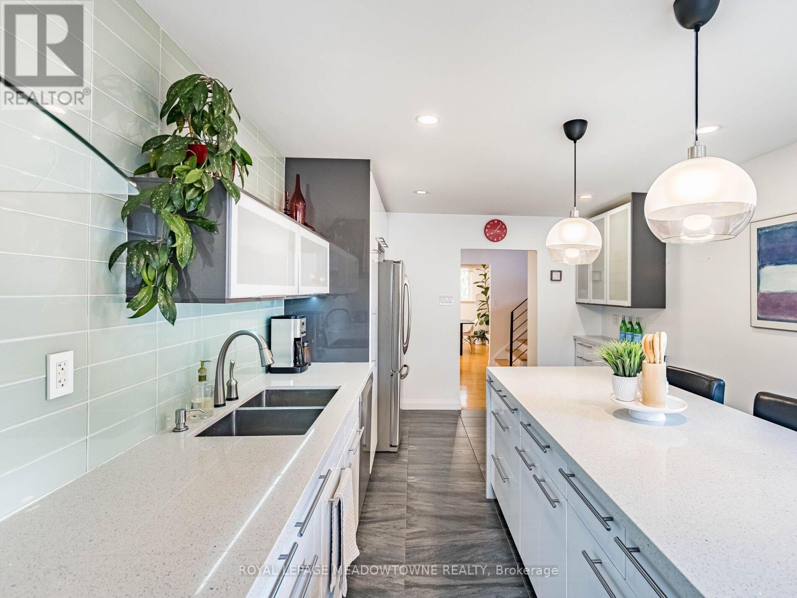 1266 Winding Trail, Mississauga, Ontario  L4Y 2T7 - Photo 14 - W12532906