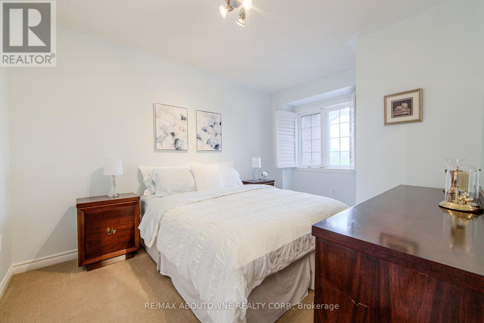 21 - 300 Ravineview Way, Oakville, Ontario  L6H 7J1 - Photo 18 - W12532988