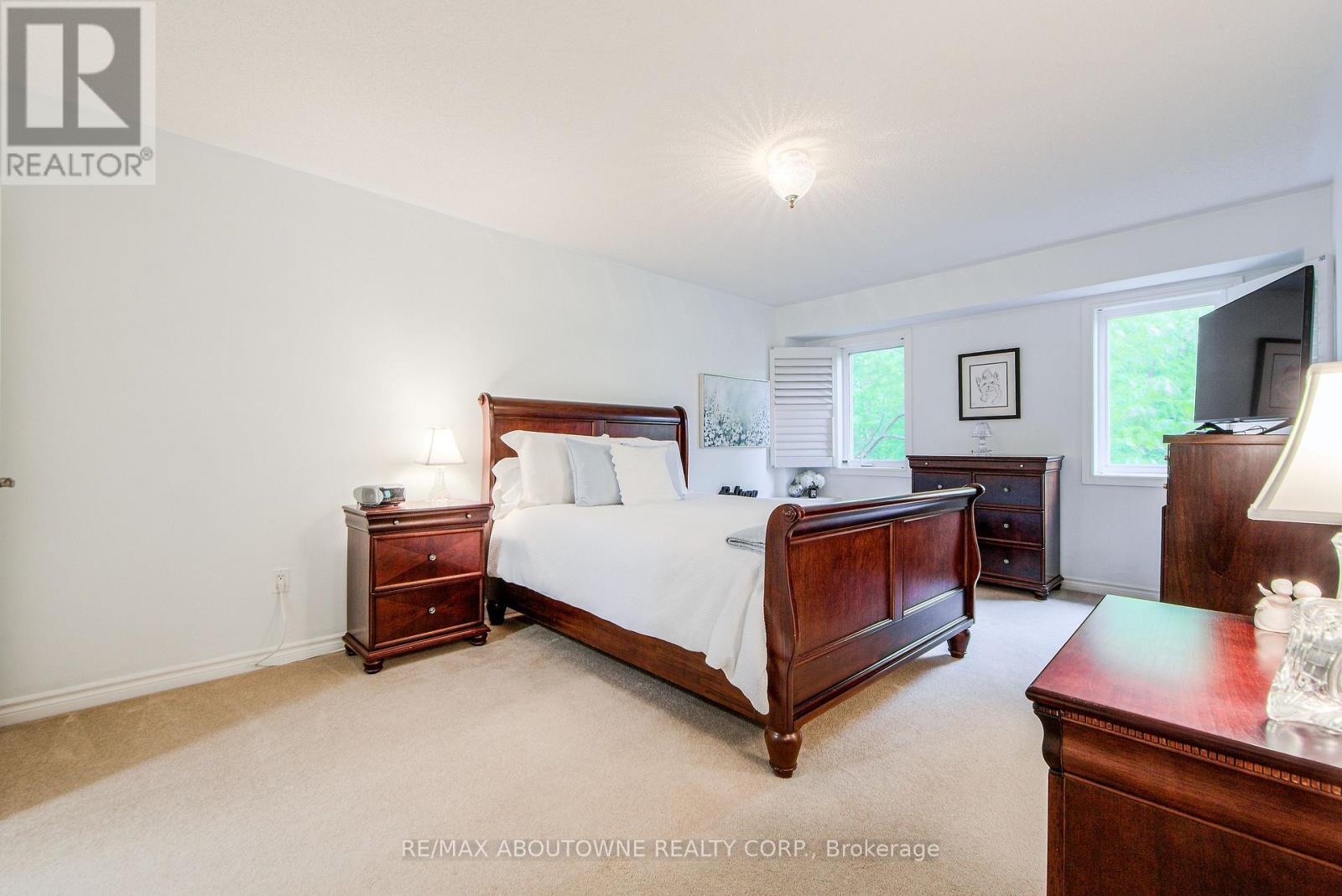 21 - 300 Ravineview Way, Oakville, Ontario  L6H 7J1 - Photo 23 - W12532988