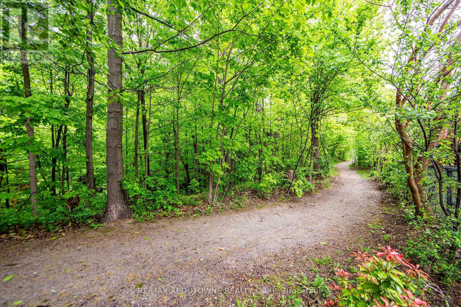 21 - 300 Ravineview Way, Oakville, Ontario  L6H 7J1 - Photo 33 - W12532988