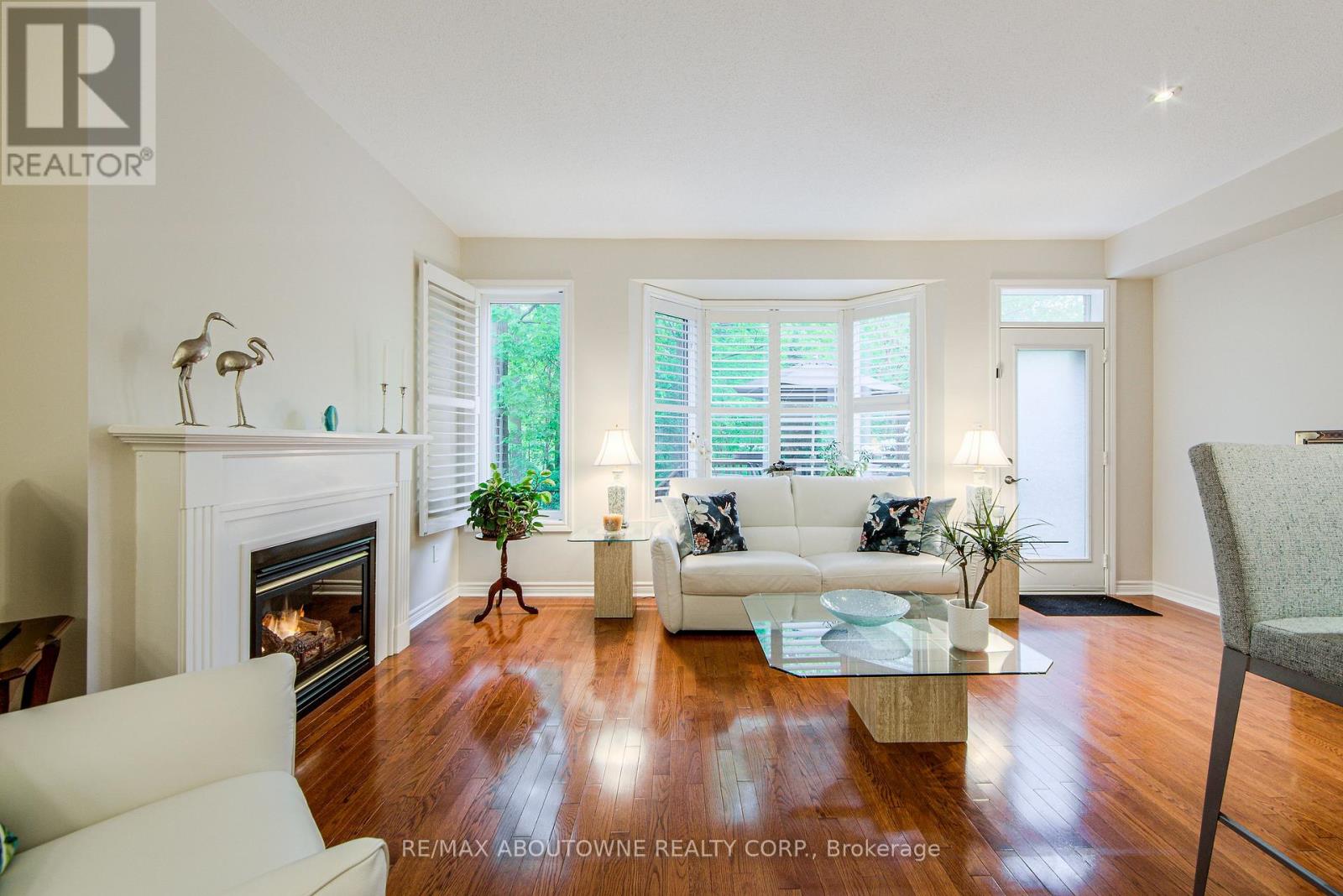 21 - 300 Ravineview Way, Oakville, Ontario  L6H 7J1 - Photo 7 - W12532988