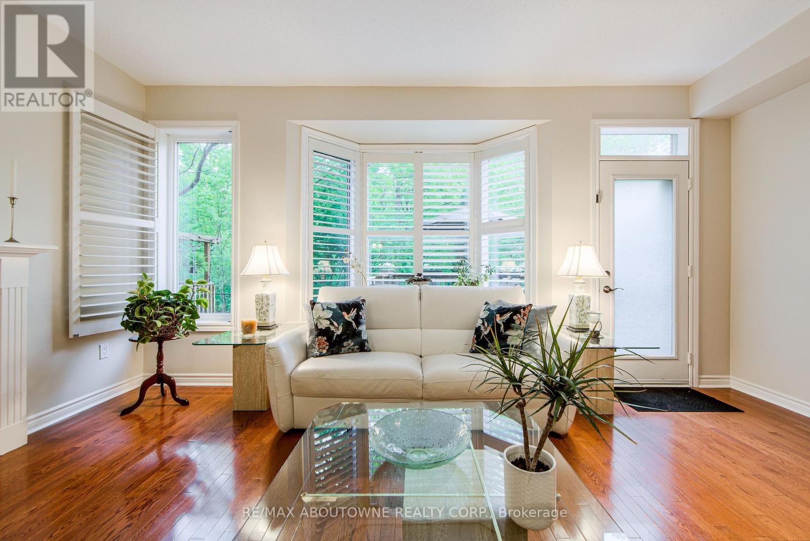 21 - 300 Ravineview Way, Oakville, Ontario  L6H 7J1 - Photo 8 - W12532988