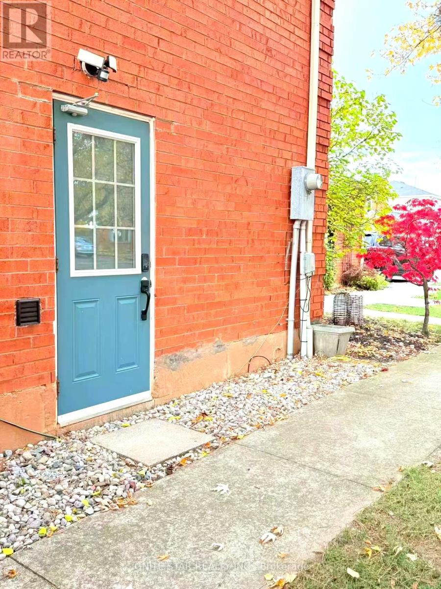 BASEMENT APARTMENT - 2537 AMBERCROFT TRAIL, Mississauga, Ontario