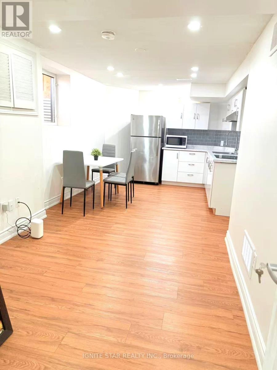 Basement Apartment - 2537 Ambercroft Trail, Mississauga, Ontario  L5M 4K5 - Photo 2 - W12532990