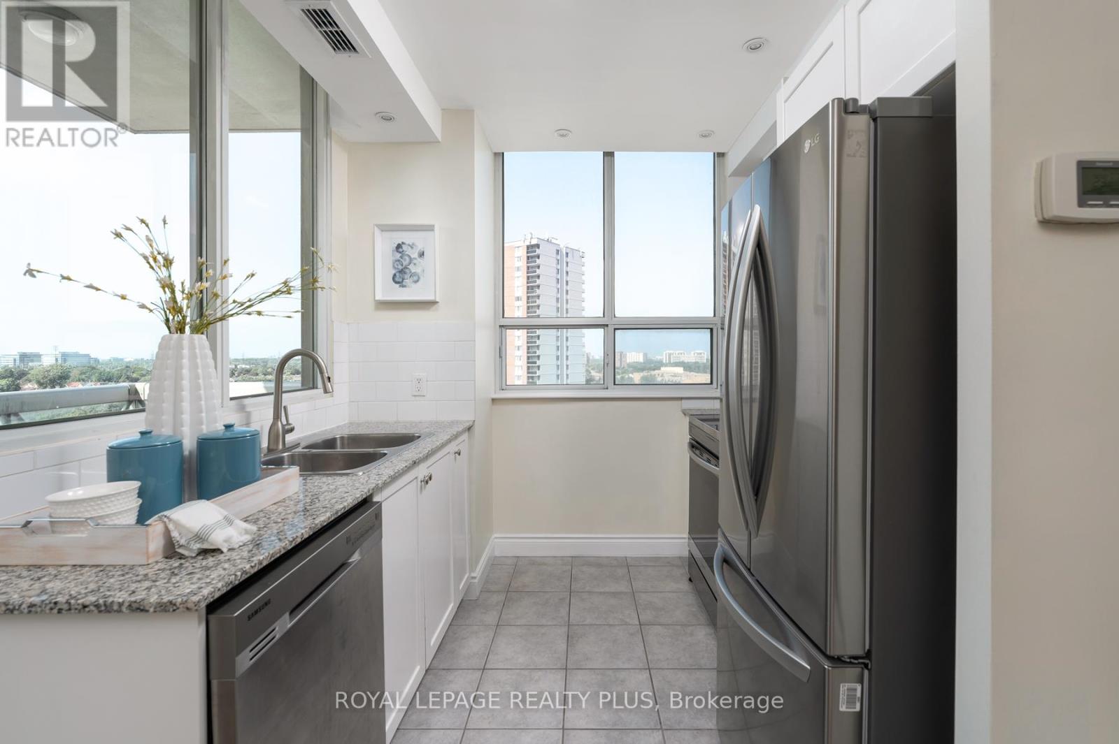 903 - 1359 Rathburn Road E, Mississauga, Ontario  L4W 5P7 - Photo 12 - W12533032