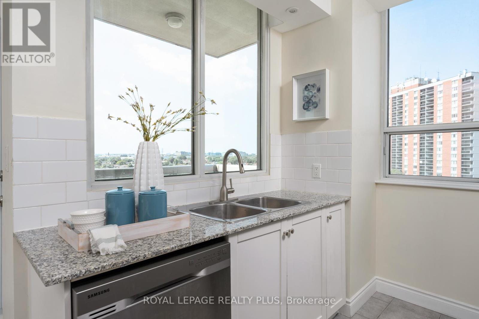 903 - 1359 Rathburn Road E, Mississauga, Ontario  L4W 5P7 - Photo 13 - W12533032