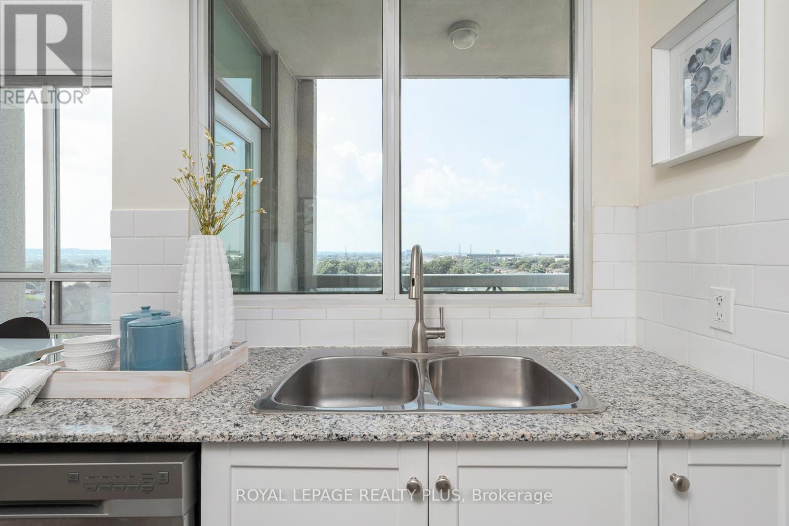 903 - 1359 Rathburn Road E, Mississauga, Ontario  L4W 5P7 - Photo 15 - W12533032