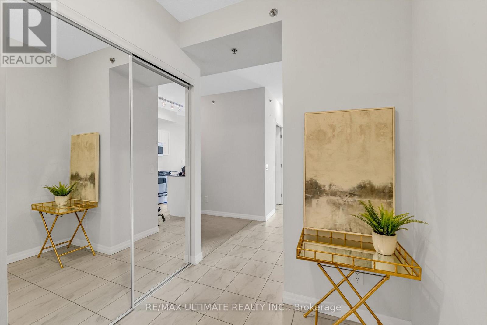 401 - 5001 Corporate Drive, Burlington, Ontario  L7L 0H5 - Photo 3 - W12533062