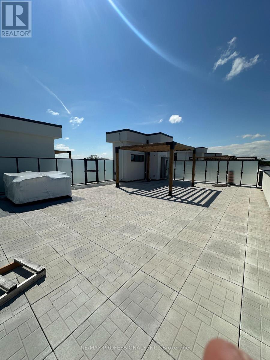 410 - 123 Maurice Drive, Oakville, Ontario  L6K 2W6 - Photo 24 - W12533082