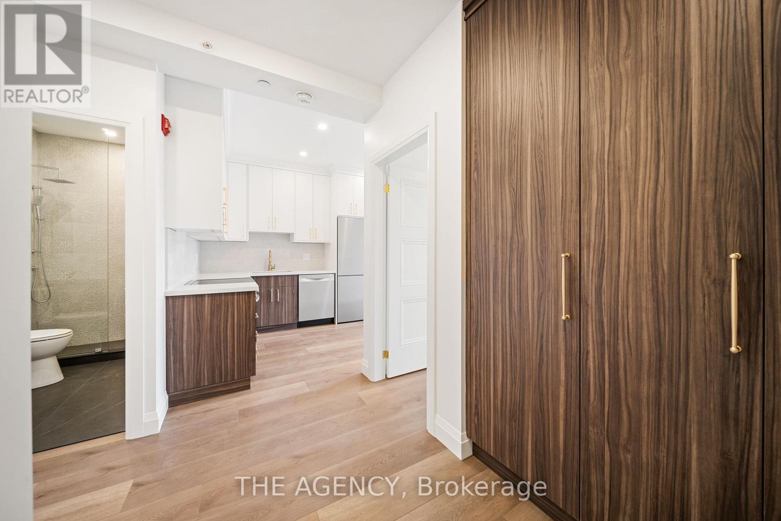 6 - 153 Main Street E, Milton, Ontario  L9T 1N7 - Photo 4 - W12533094