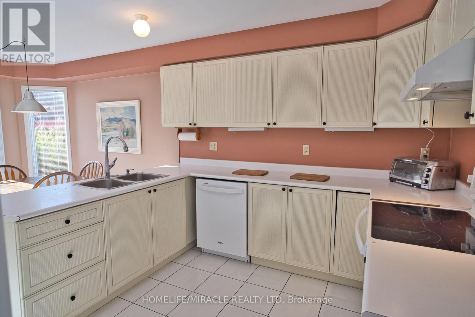 28 Adirondack Crescent, Brampton, Ontario  L6R 1E5 - Photo 16 - W12533098