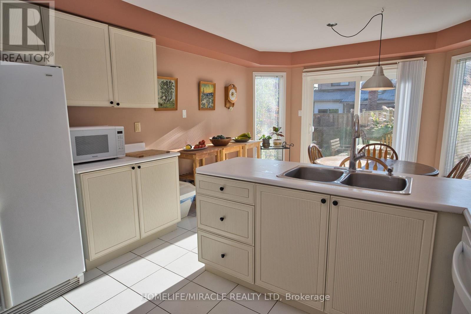 28 Adirondack Crescent, Brampton, Ontario  L6R 1E5 - Photo 17 - W12533098