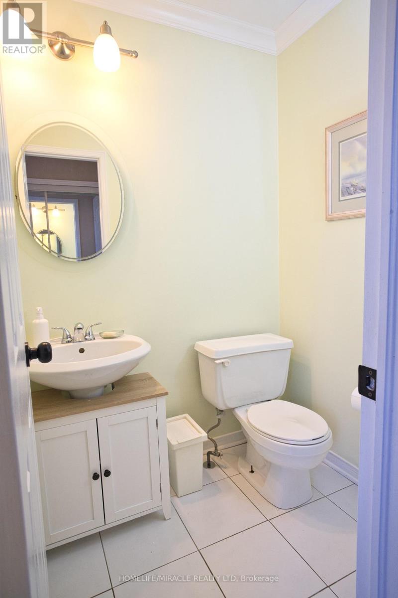 28 Adirondack Crescent, Brampton, Ontario  L6R 1E5 - Photo 18 - W12533098