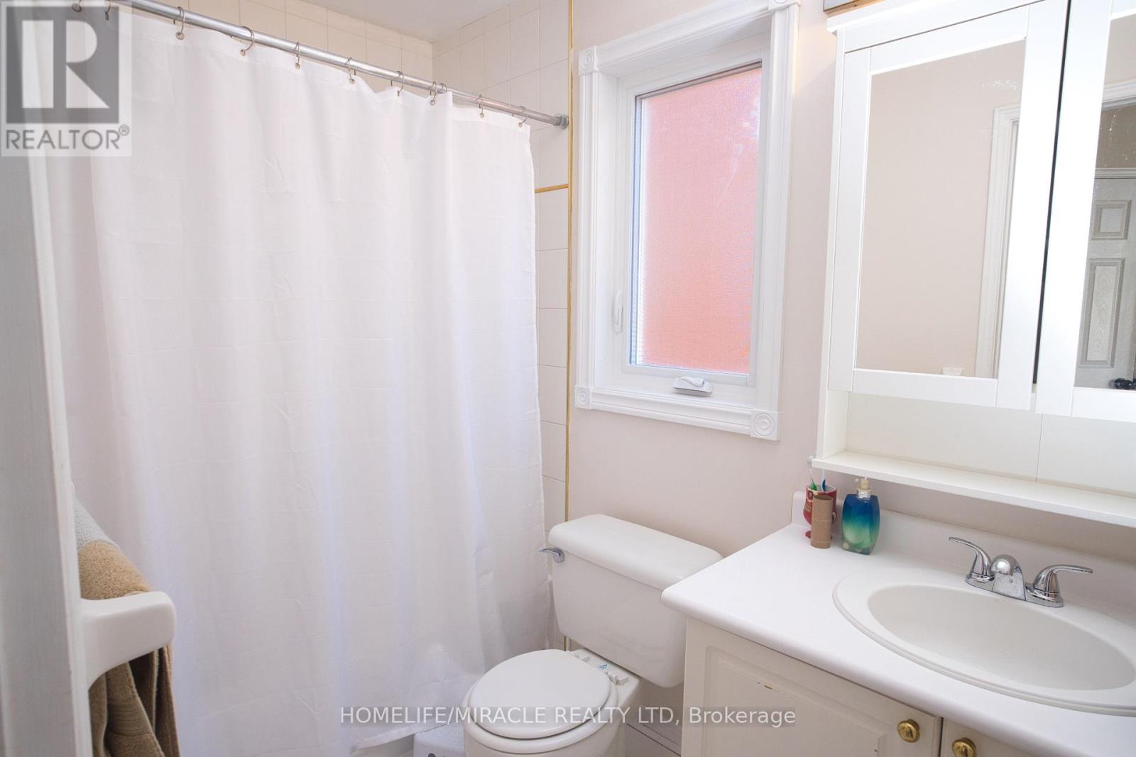 28 Adirondack Crescent, Brampton, Ontario  L6R 1E5 - Photo 35 - W12533098