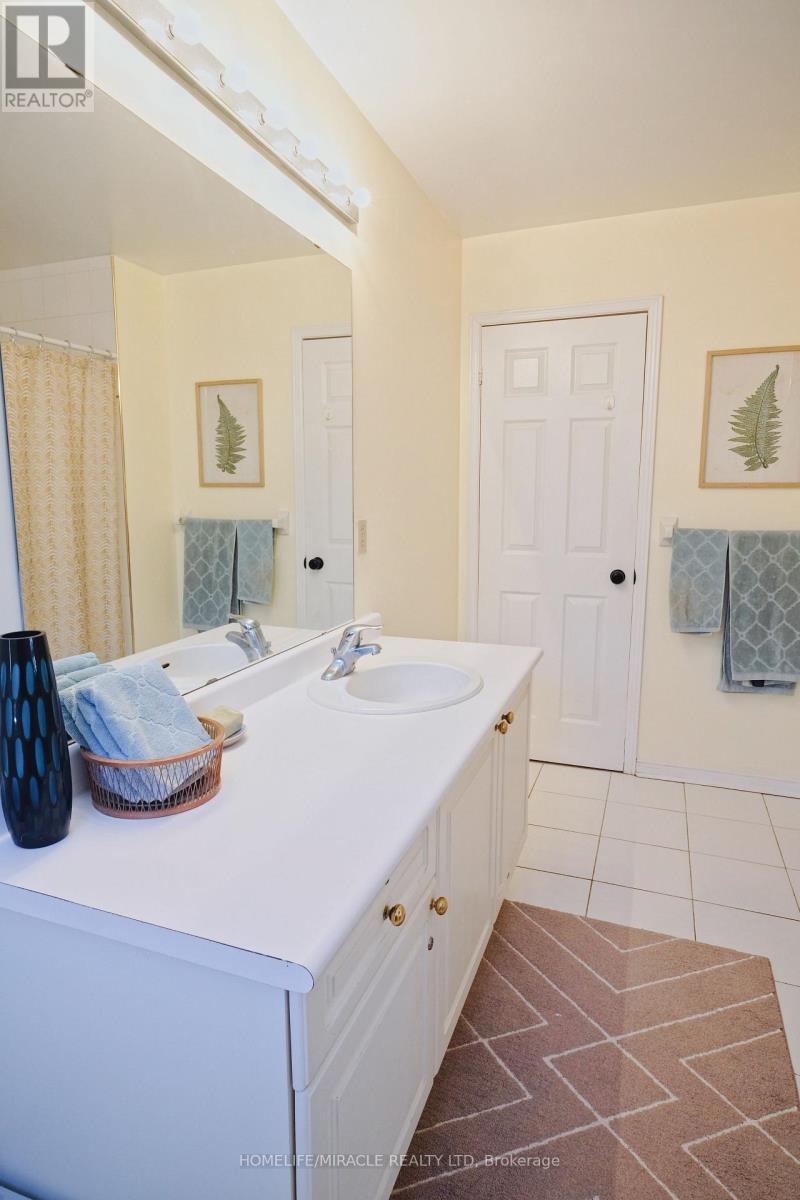 28 Adirondack Crescent, Brampton, Ontario  L6R 1E5 - Photo 38 - W12533098