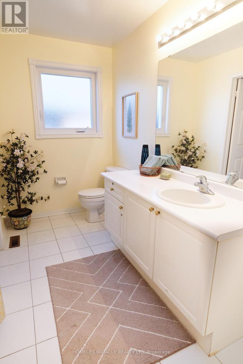 28 Adirondack Crescent, Brampton, Ontario  L6R 1E5 - Photo 40 - W12533098