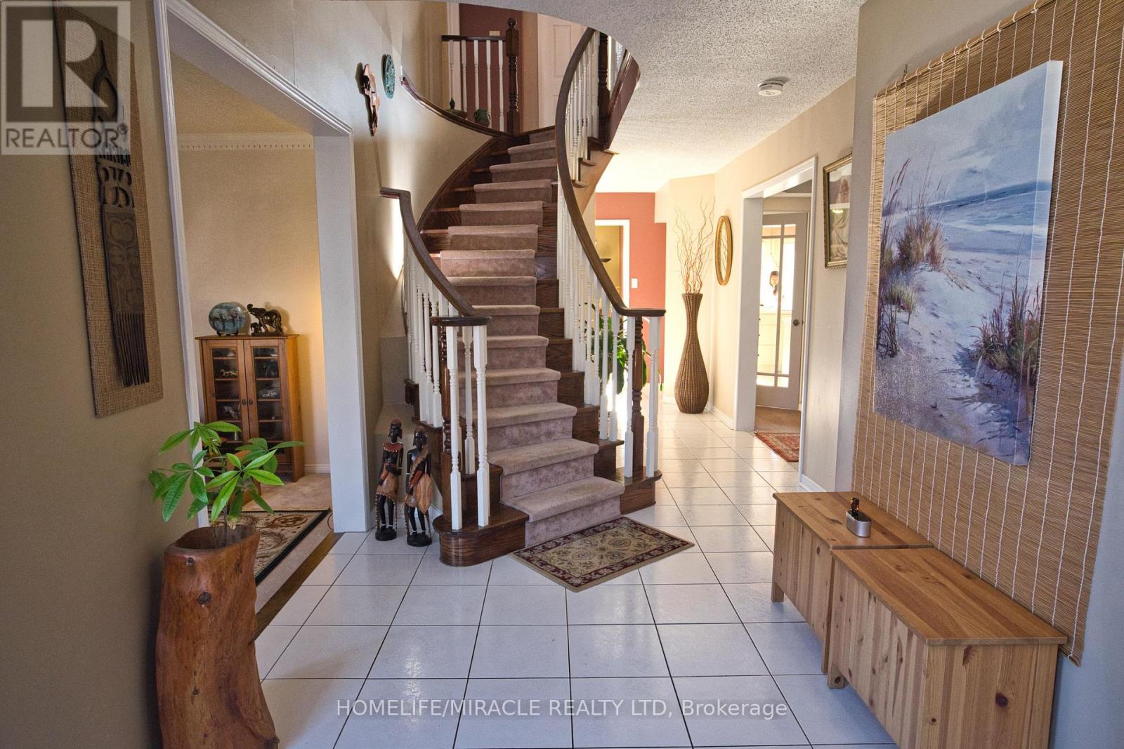 28 Adirondack Crescent, Brampton, Ontario  L6R 1E5 - Photo 6 - W12533098