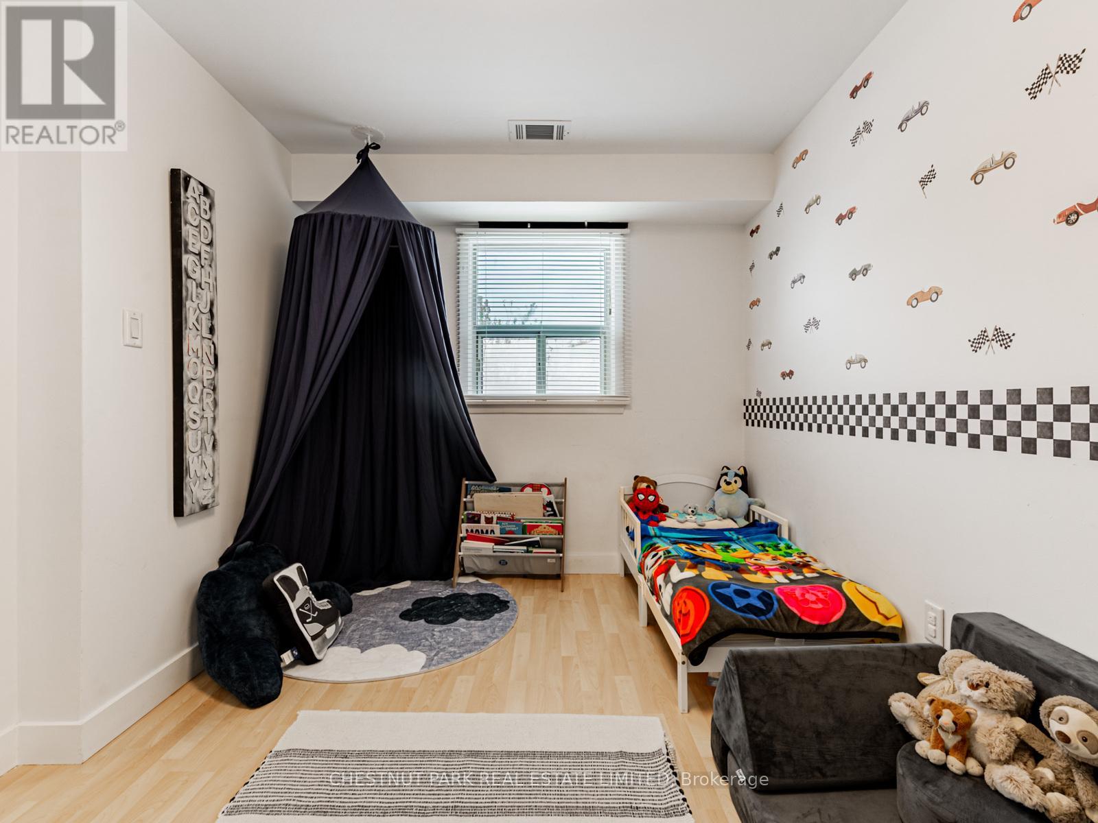 183 Locksley Avenue, Toronto, Ontario  M6B 3N8 - Photo 19 - W12533102