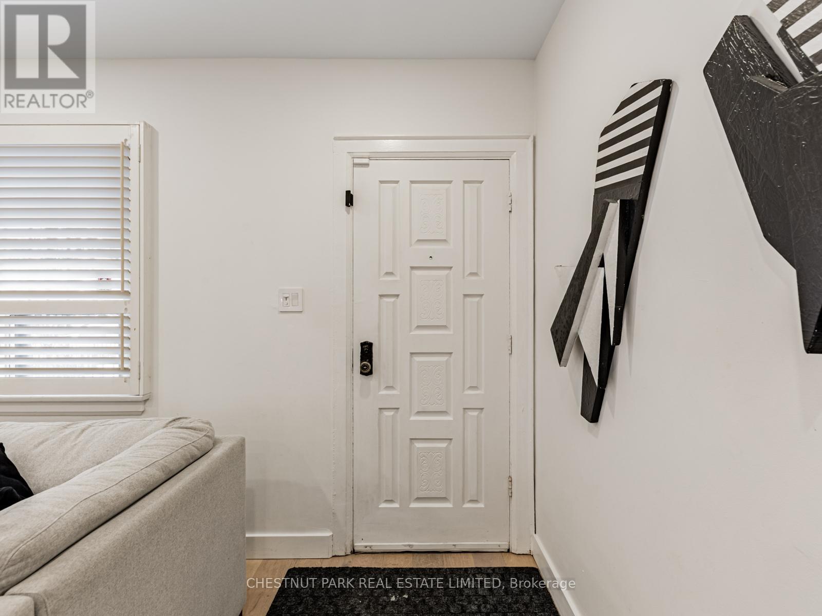 183 Locksley Avenue, Toronto, Ontario  M6B 3N8 - Photo 4 - W12533102