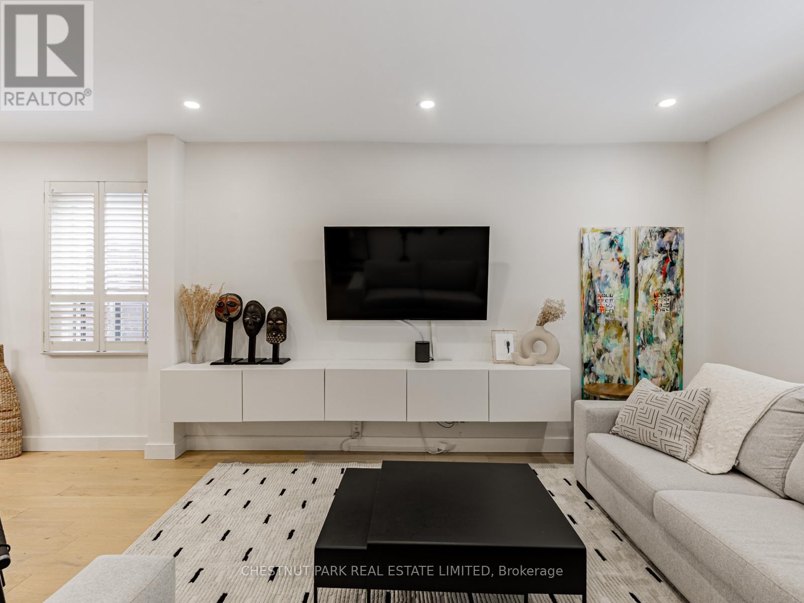 183 Locksley Avenue, Toronto, Ontario  M6B 3N8 - Photo 5 - W12533102