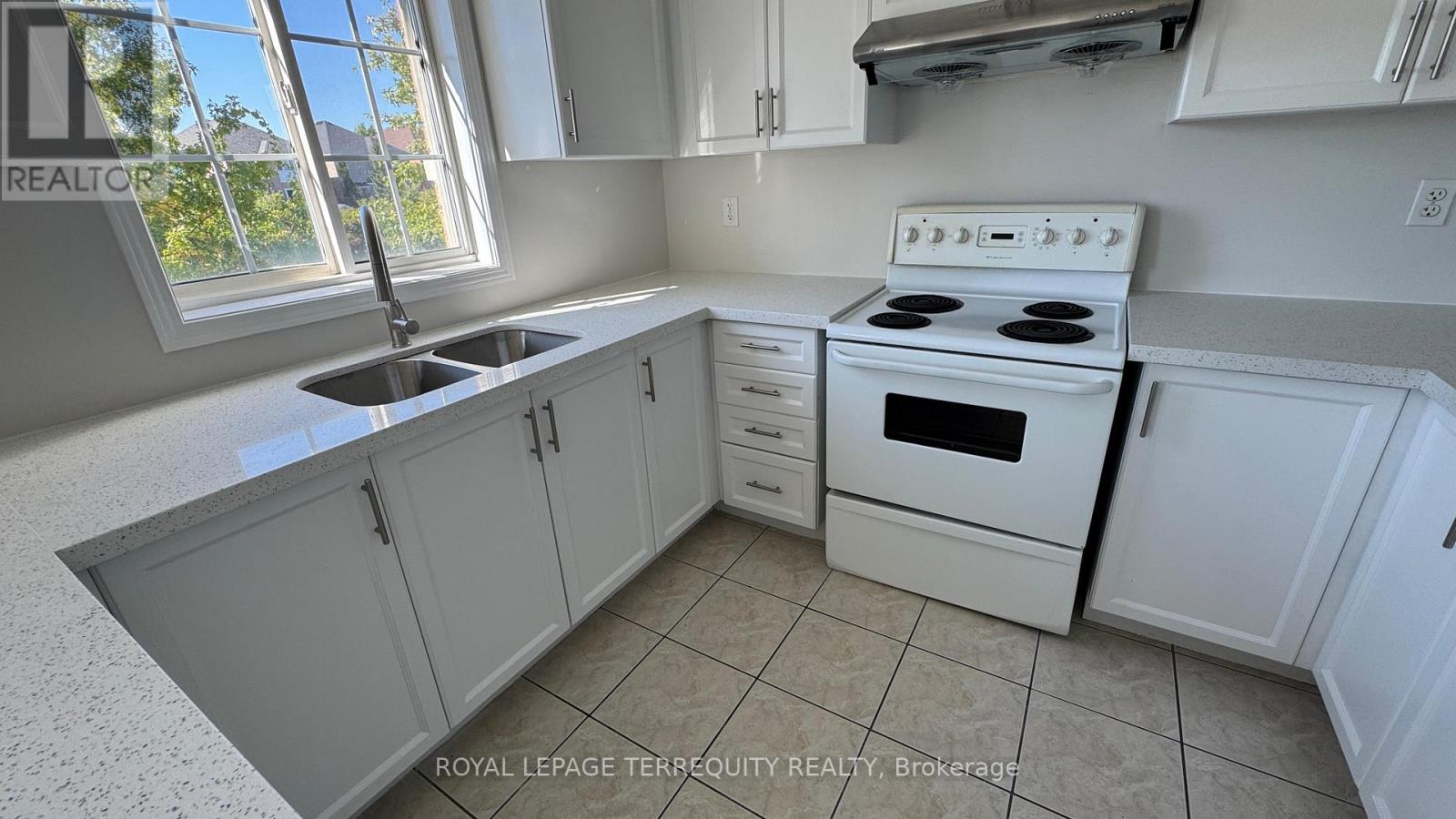 24 - 520 Novo Star Drive, Mississauga, Ontario  L5W 1X7 - Photo 11 - W12533118