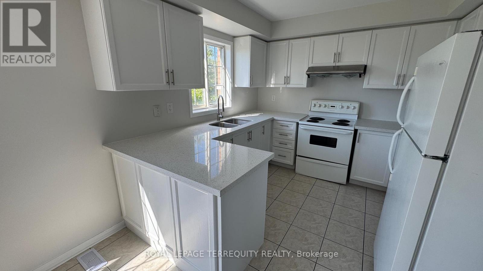 24 - 520 Novo Star Drive, Mississauga, Ontario  L5W 1X7 - Photo 9 - W12533118