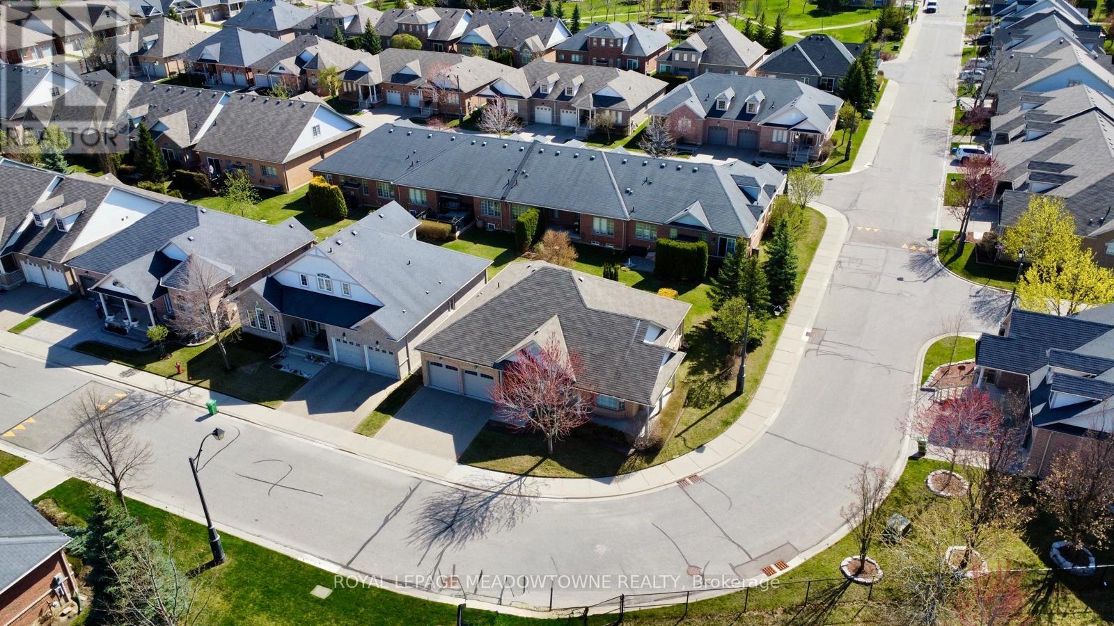 34 - 54 Locust Drive, Brampton, Ontario  L6R 0W2 - Photo 2 - W12533140