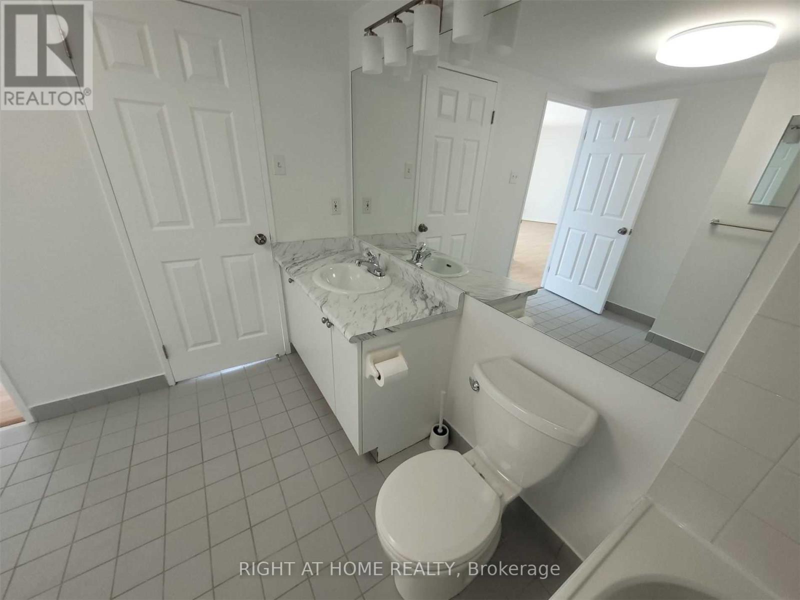 813 - 6 Humberline Drive, Toronto, Ontario  M9W 6X8 - Photo 12 - W12533144