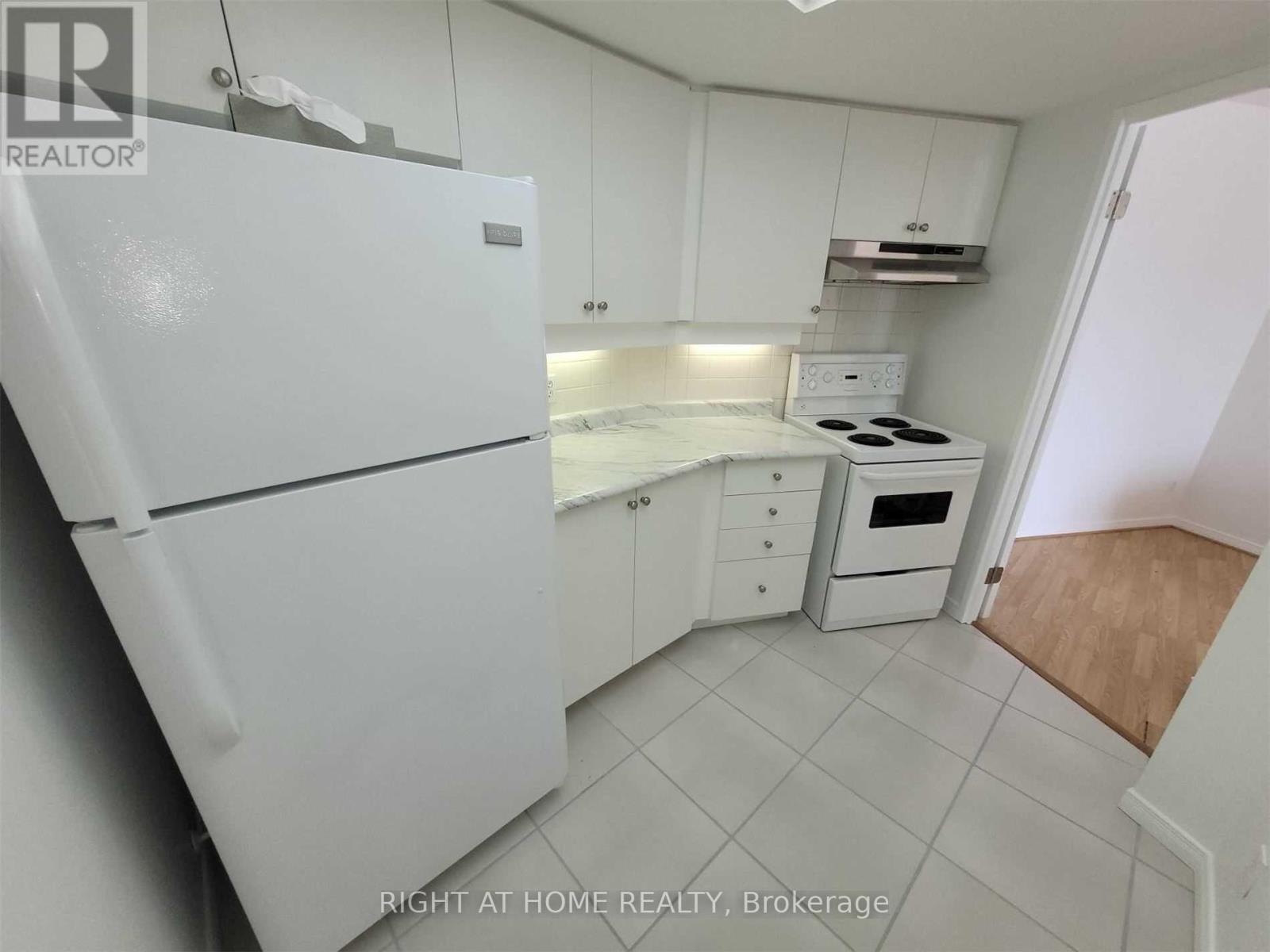 813 - 6 Humberline Drive, Toronto, Ontario  M9W 6X8 - Photo 5 - W12533144