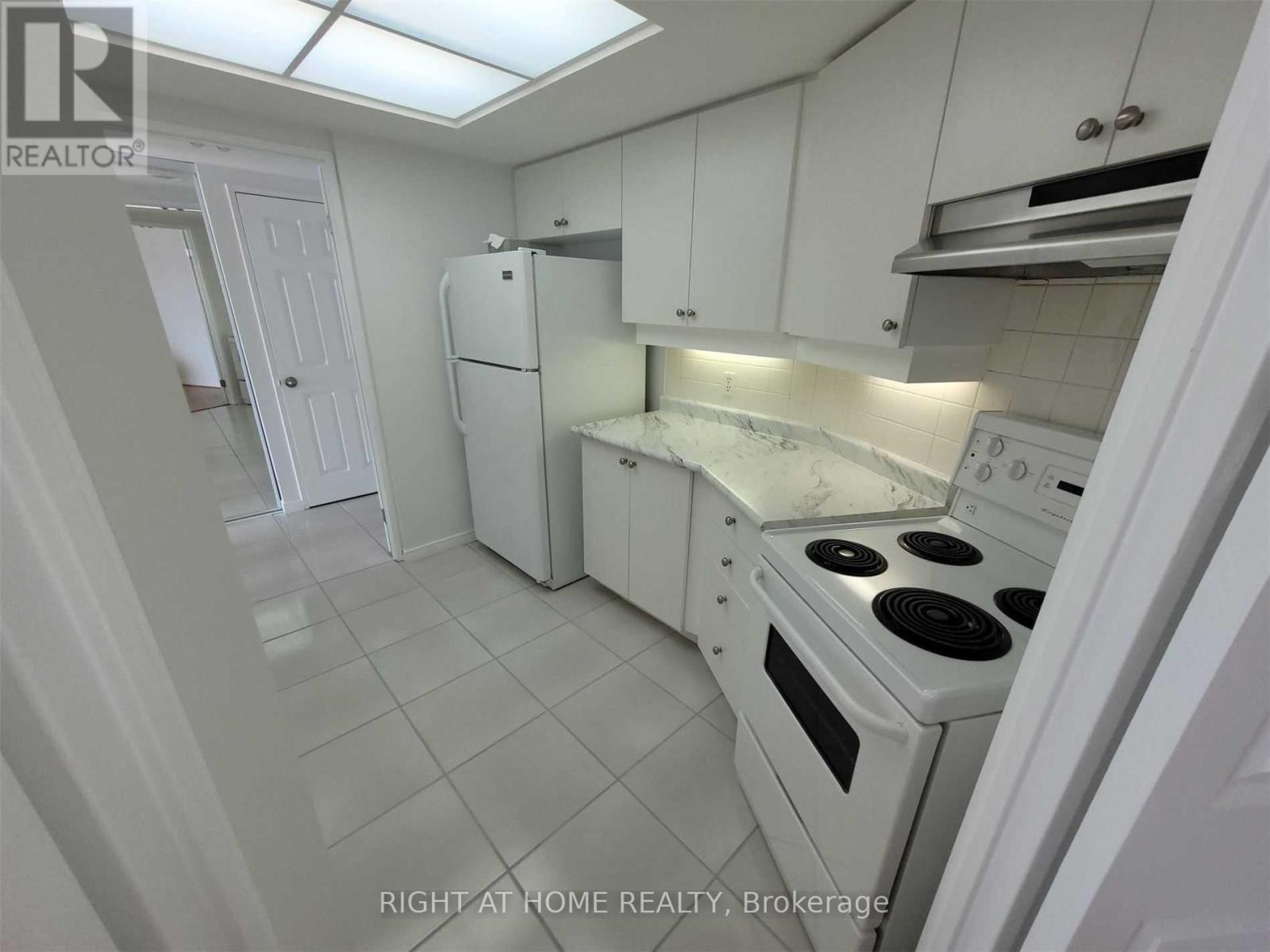 813 - 6 Humberline Drive, Toronto, Ontario  M9W 6X8 - Photo 6 - W12533144