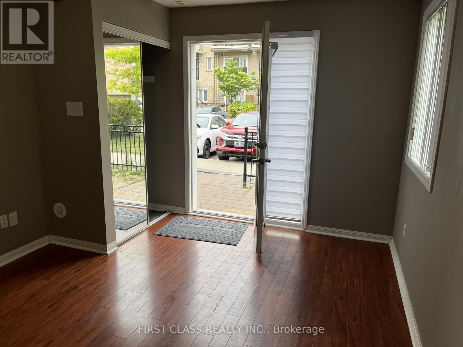 61 - 2891 Rio Court, Mississauga, Ontario  L5M 0S4 - Photo 3 - W12533146