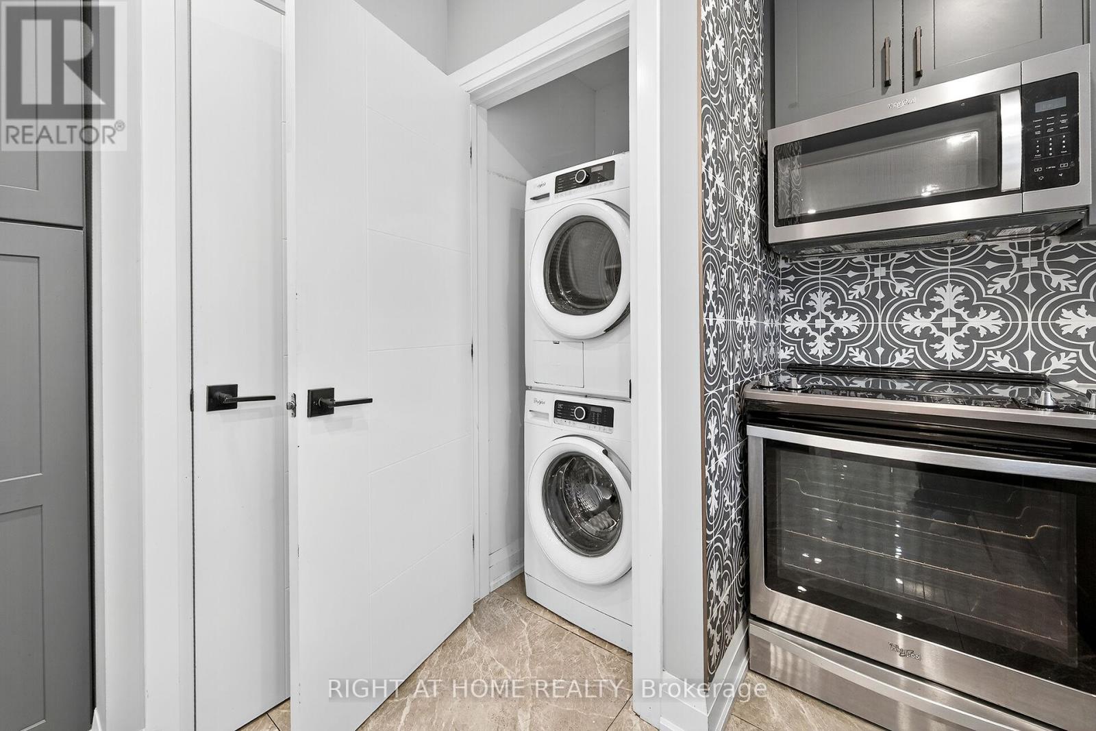 2298 Fassel Avenue, Burlington, Ontario  L7R 3P3 - Photo 13 - W12533176