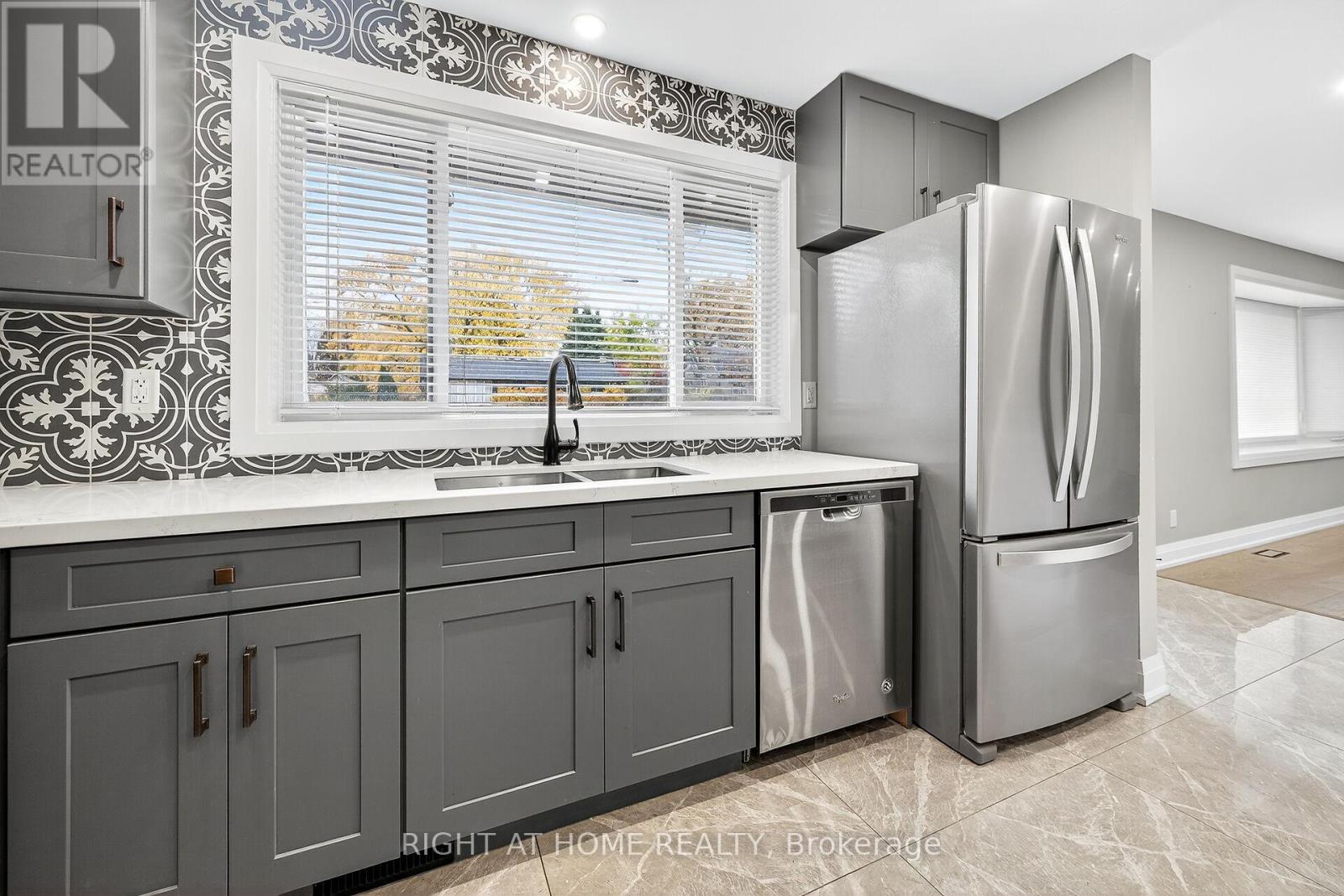 2298 Fassel Avenue, Burlington, Ontario  L7R 3P3 - Photo 14 - W12533176