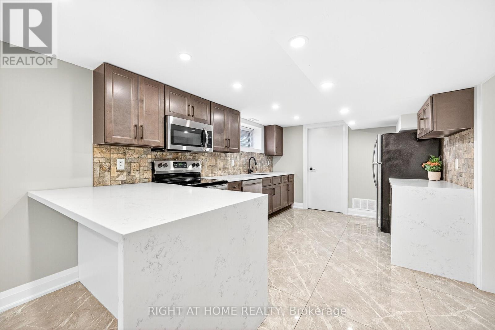 2298 Fassel Avenue, Burlington, Ontario  L7R 3P3 - Photo 27 - W12533176