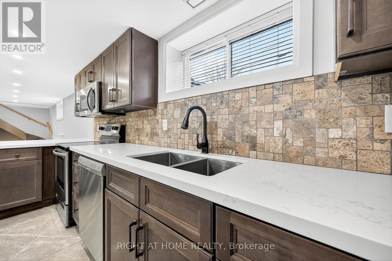 2298 Fassel Avenue, Burlington, Ontario  L7R 3P3 - Photo 29 - W12533176