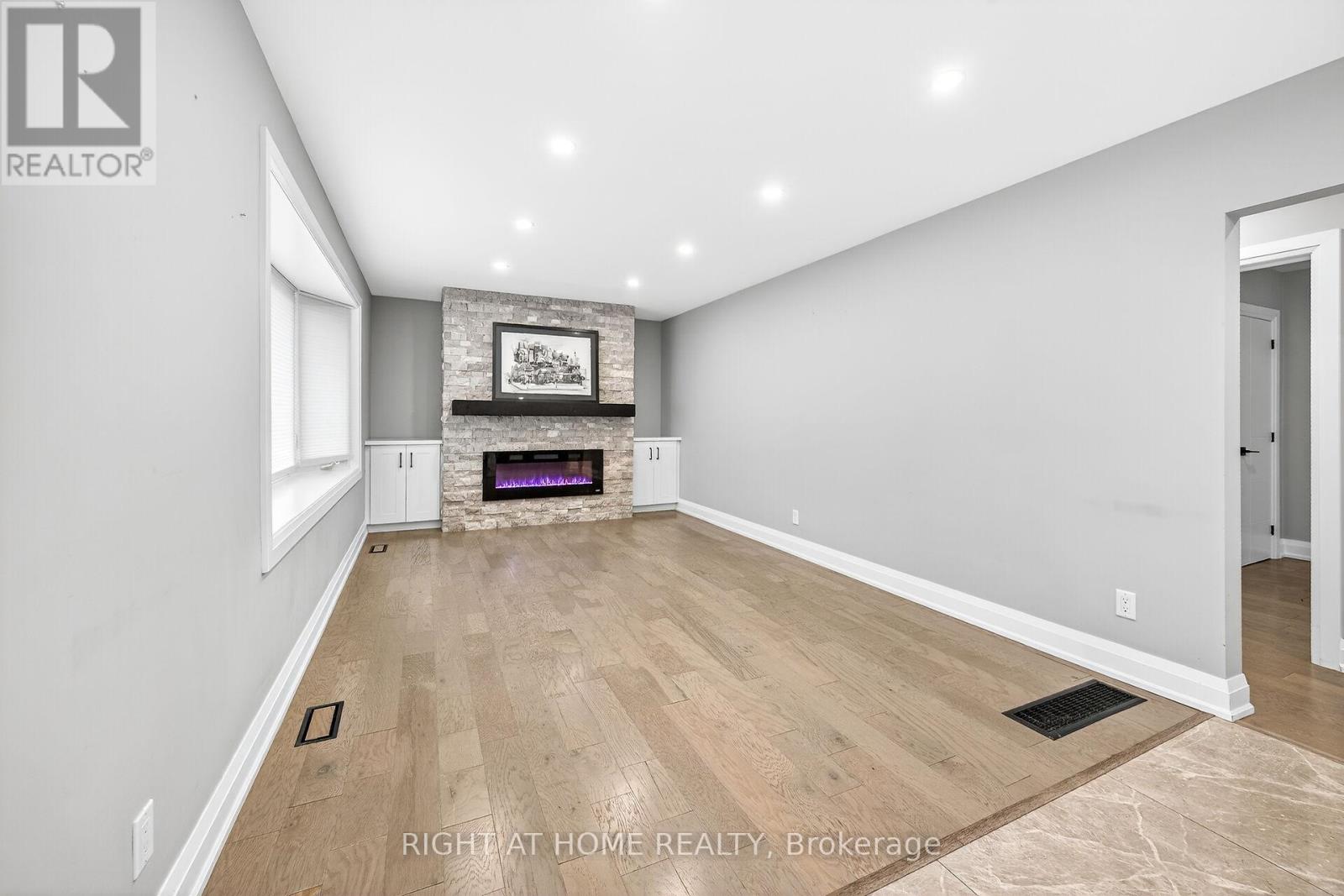 2298 Fassel Avenue, Burlington, Ontario  L7R 3P3 - Photo 3 - W12533176