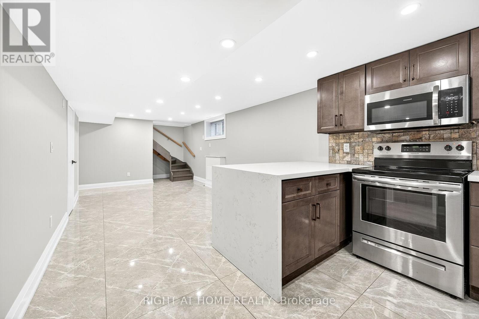 2298 Fassel Avenue, Burlington, Ontario  L7R 3P3 - Photo 30 - W12533176