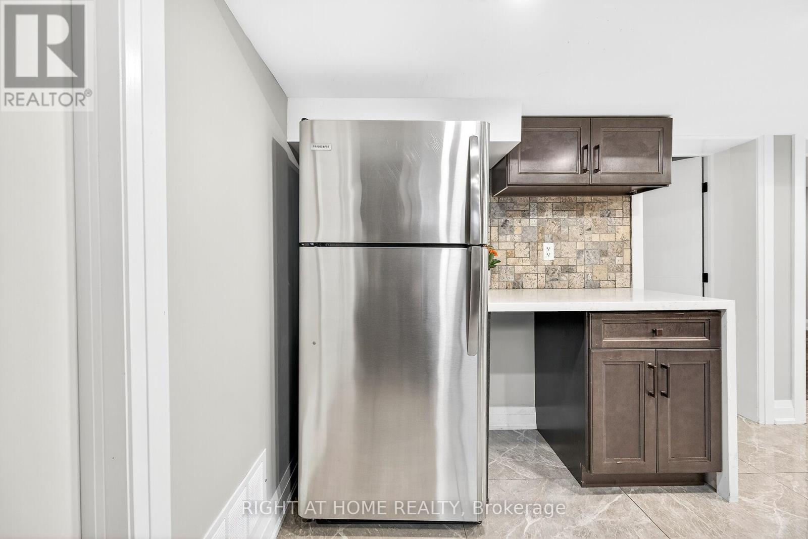 2298 Fassel Avenue, Burlington, Ontario  L7R 3P3 - Photo 31 - W12533176