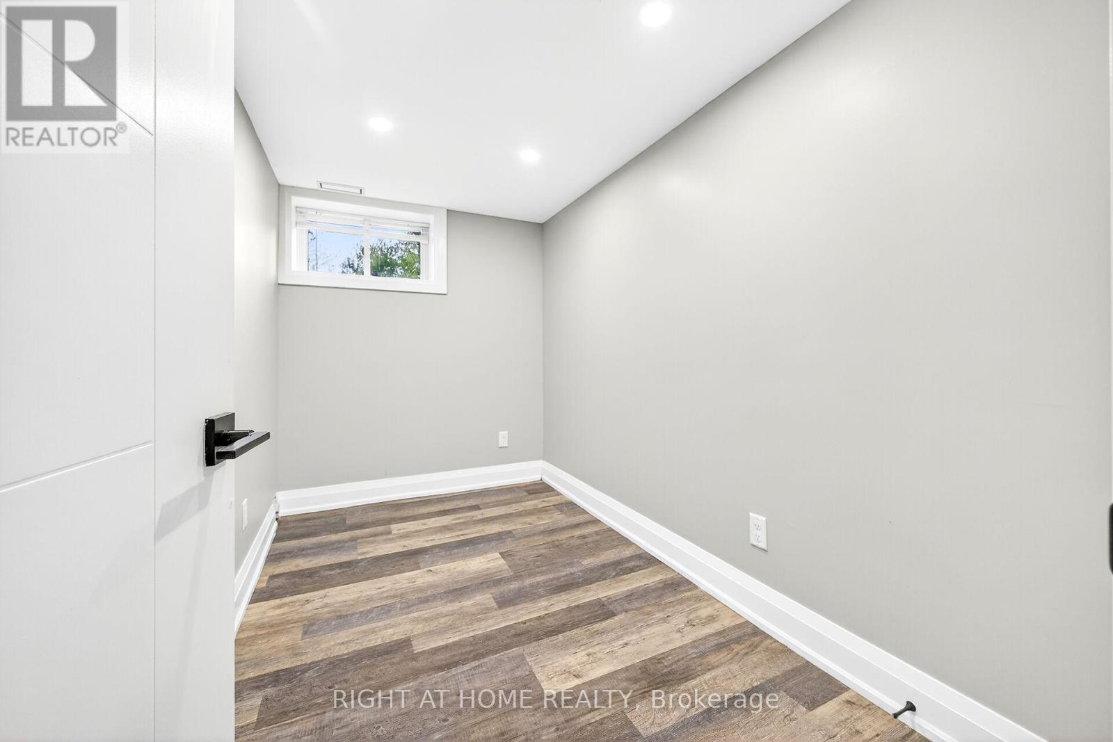 2298 Fassel Avenue, Burlington, Ontario  L7R 3P3 - Photo 39 - W12533176