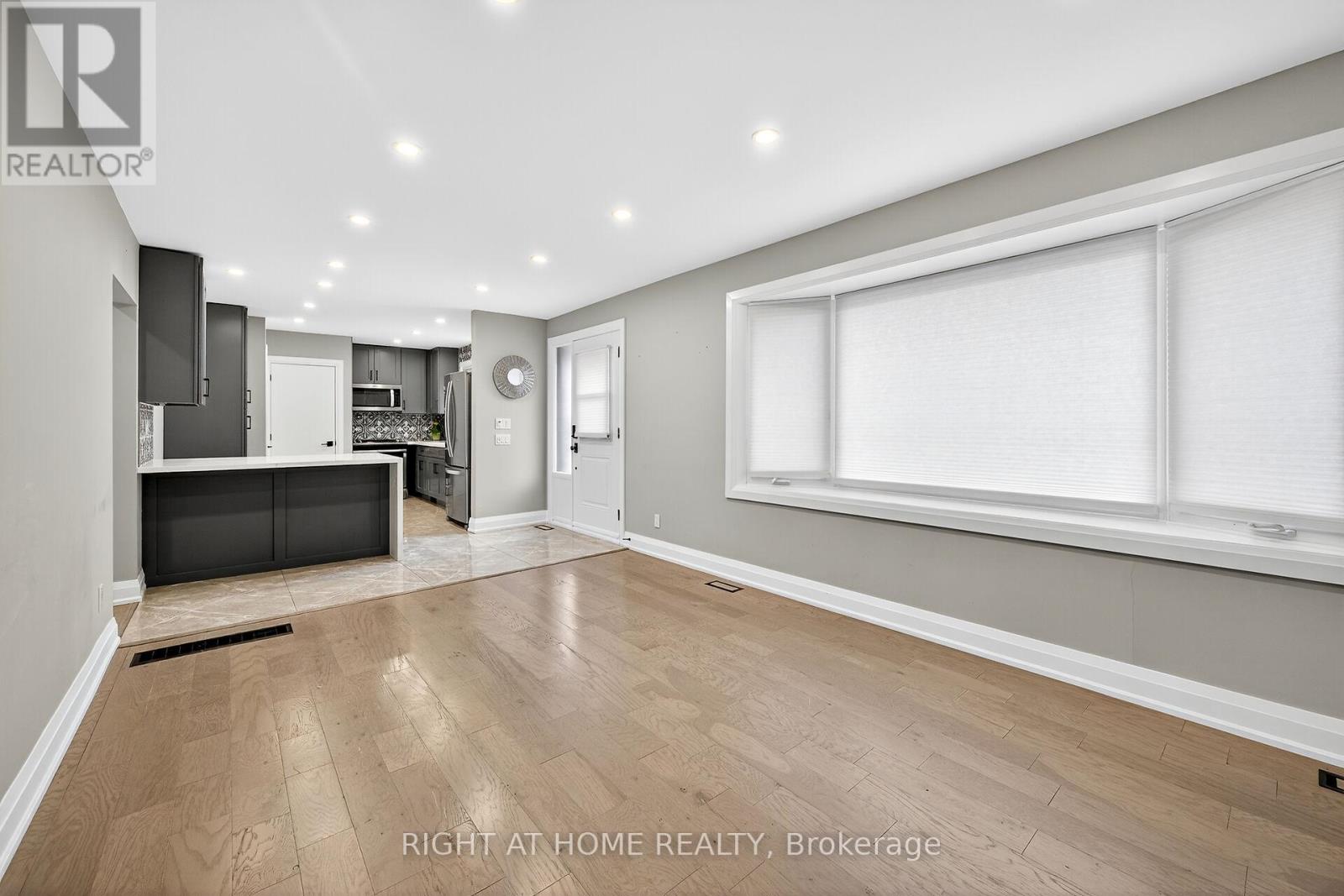 2298 Fassel Avenue, Burlington, Ontario  L7R 3P3 - Photo 7 - W12533176