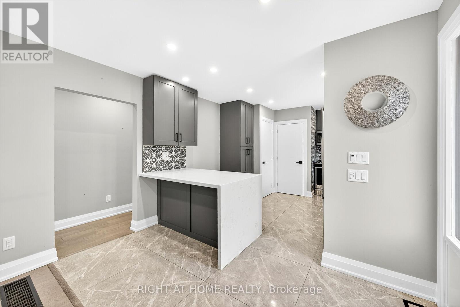 2298 Fassel Avenue, Burlington, Ontario  L7R 3P3 - Photo 8 - W12533176